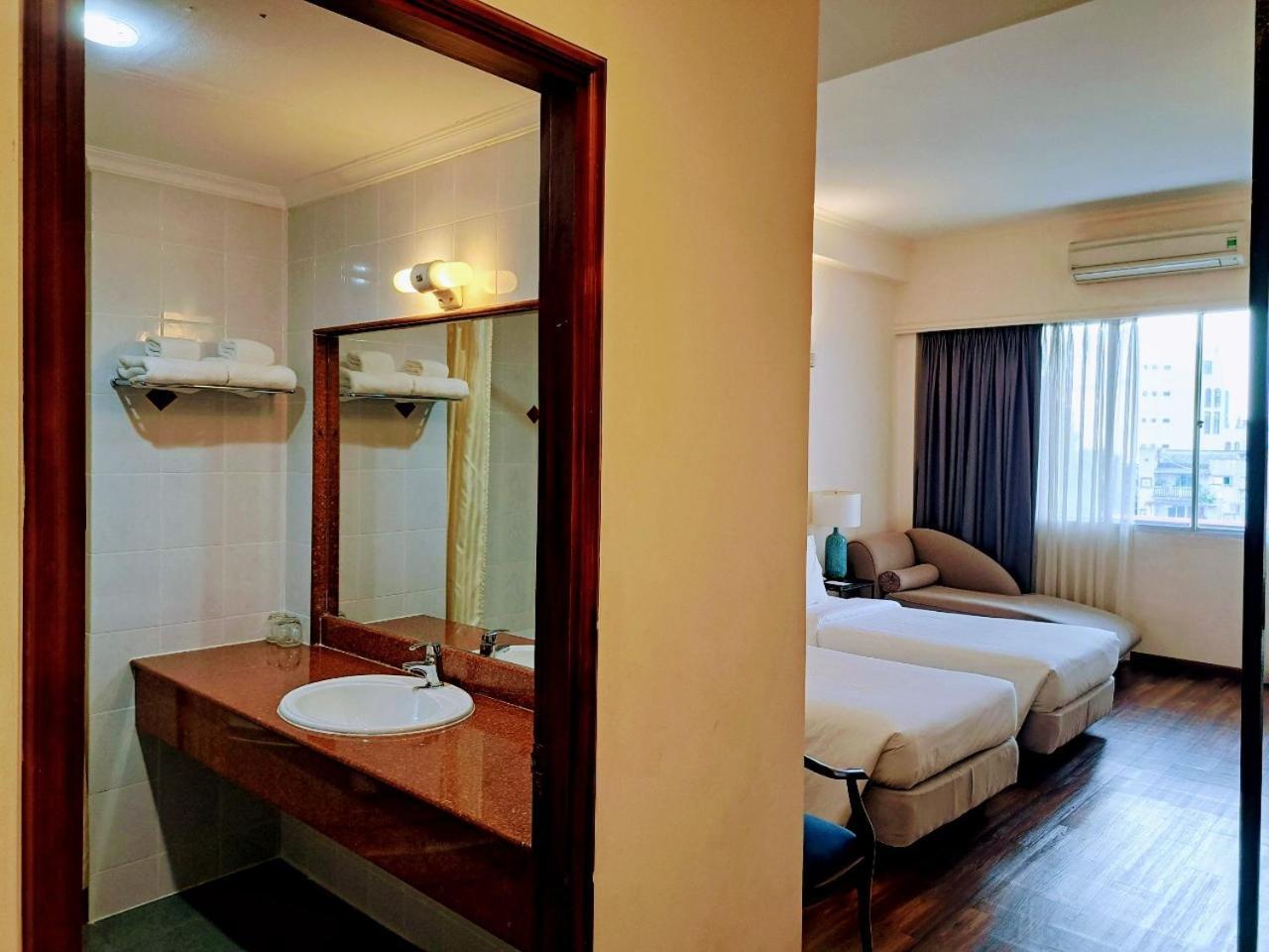 Liberty 2 Hotel Ho Chi Minh City Bagian luar foto