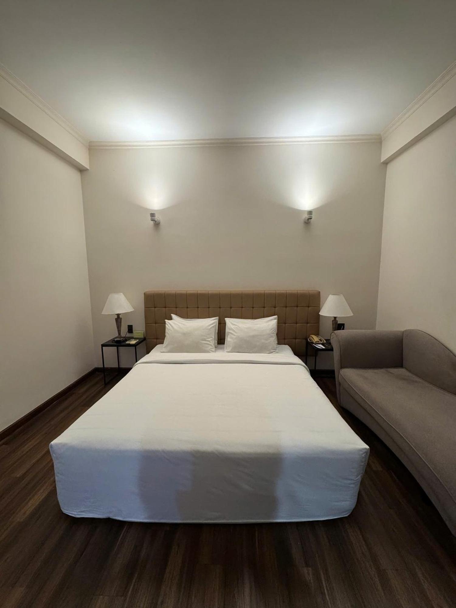 Liberty 2 Hotel Ho Chi Minh City Bagian luar foto